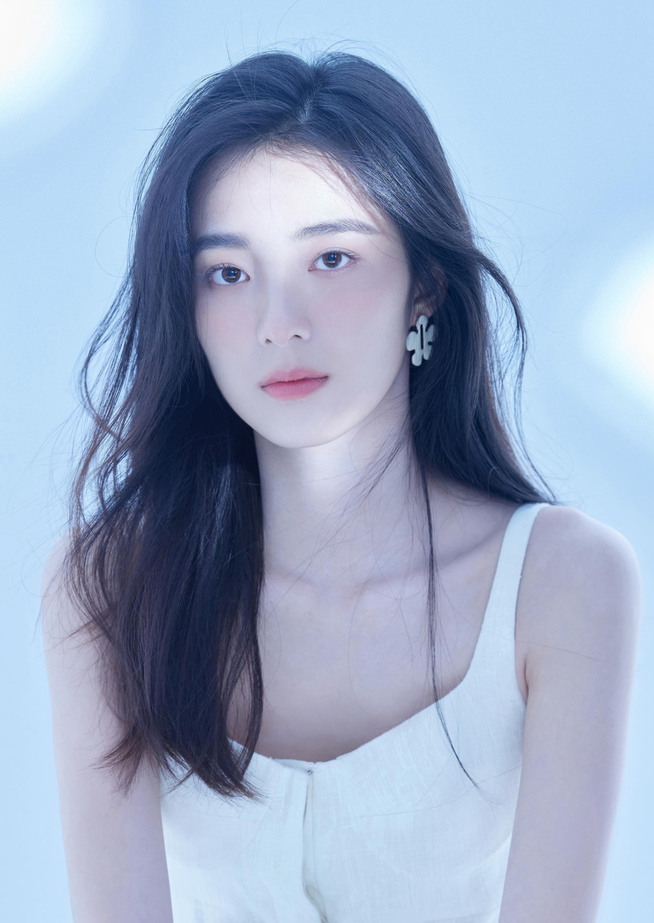 盛莉娅（万鹏饰演）