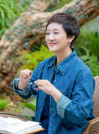 吴敬芳（邓婕饰演）