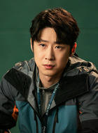 蒋峰（朱嘉琦饰演）