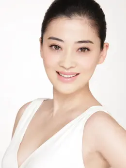 何家丽（梅婷饰演）