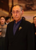 张生白（张春仲饰演）