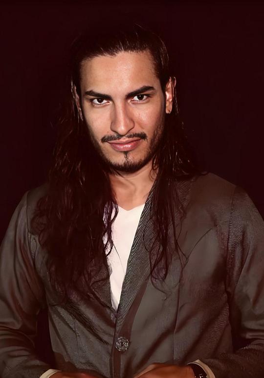 马可·安东尼奥·冈萨雷斯·奥斯皮纳（何塞·阿卡蒂奥·布恩迪亚饰演）