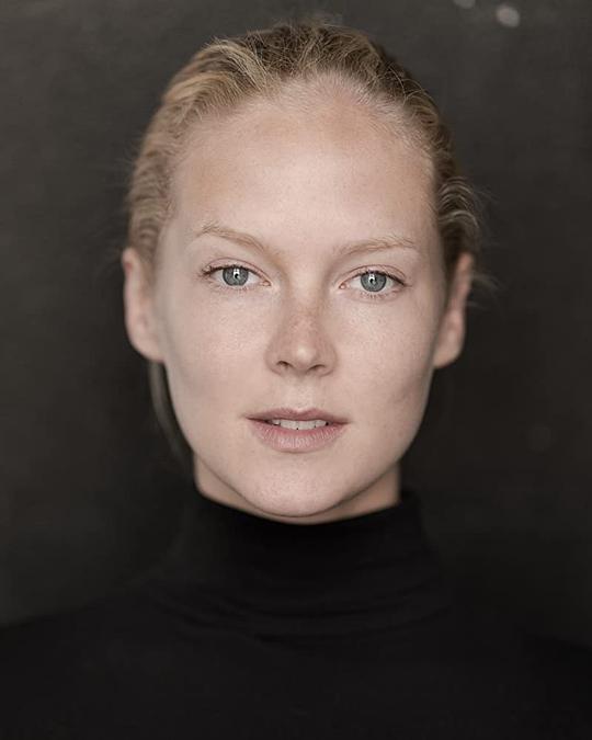 罗西·麦克尤恩（Verity饰演）