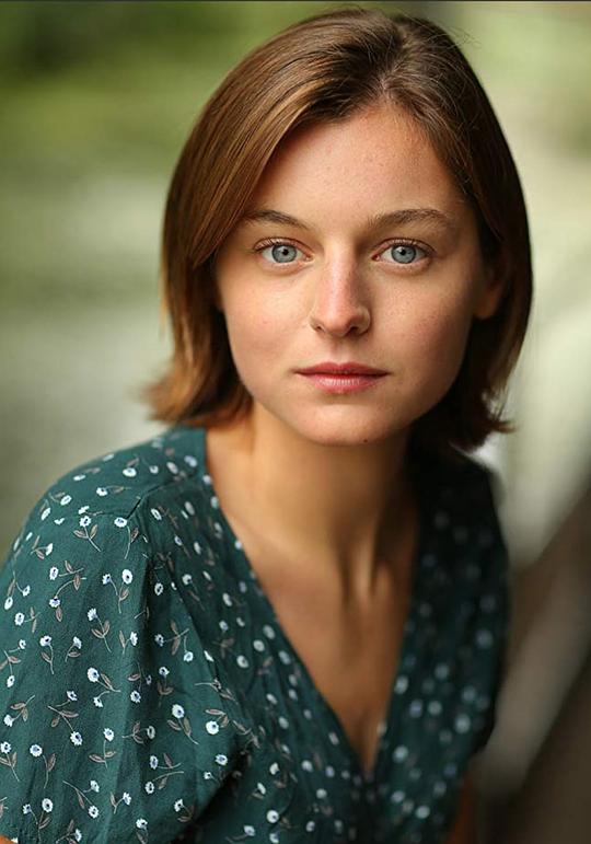 艾玛·科林（Dorothy饰演）