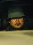 张吉龙（金成钧饰演）