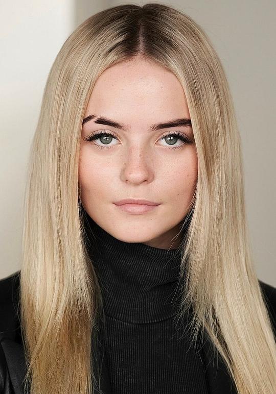 米莉·吉布森（Ruby Sunday饰演）