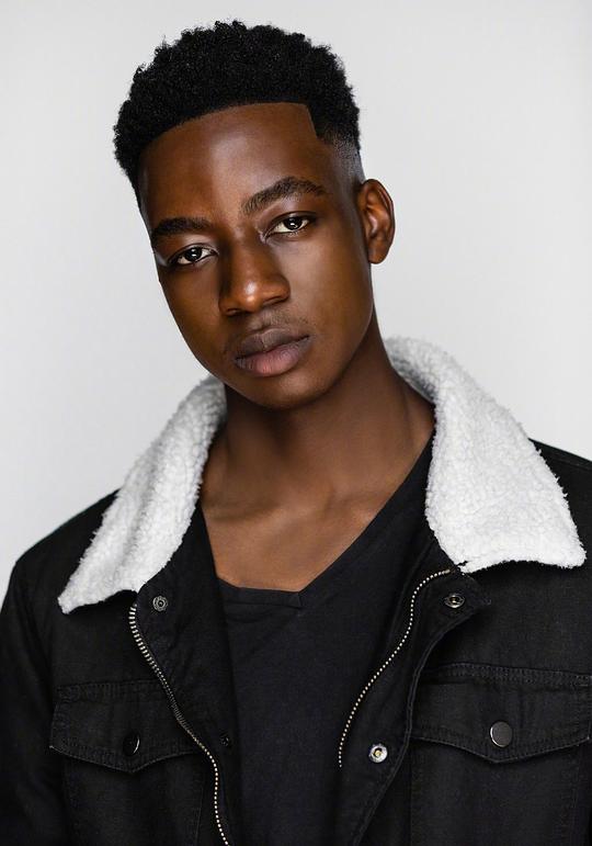 阿约·索兰克（饰演）