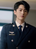 周子衡（厉家兵饰演）