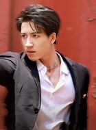 飞龙（钟远哲饰演）