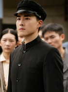胡子明（乔骏达饰演）