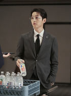 尹贤宇/陈道俊（宋仲基饰演）