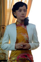 赵花（何琳饰演）