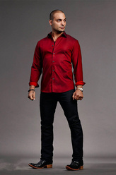 瓦尔加（迈克尔·曼多饰演）