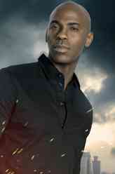 詹姆斯·奥尔森（麦卡德·布鲁克斯饰演）