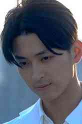 久保冢早纪（松田翔太饰演）