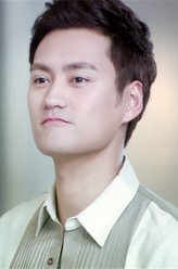 于楚浩（袁弘饰演）