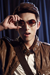 韩文亮（陈翔饰演）