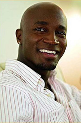 Terry Seagrave（泰雅·迪格斯饰演）