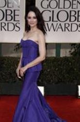 Victoria Grayson（玛德琳·斯托饰演）