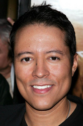 杨希·亚瑞斯（杨希·亚瑞斯饰演）