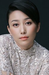 乔方方（丁柳元饰演）