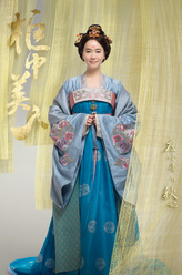 秋妃（左小青饰演）
