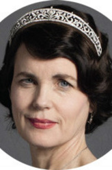 Grantham伯爵夫人Cora（伊丽莎白·麦戈文饰演）