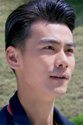 高恭平（戴向宇饰演）