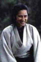 小津南兵（田村正和饰演）