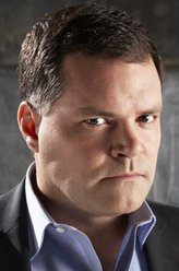 Gary Heller（阿伦·道格拉斯饰演）