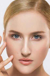 安娜（喜莲娜饰演）