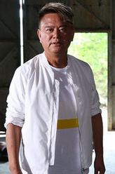 是旦哥（陈百祥饰演）