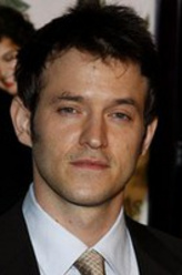 亚当·罗森博格（亚当·罗森博格饰演）