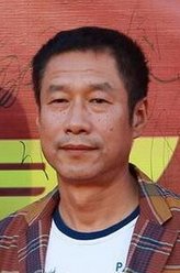 梁老汉（刘佩琦饰演）