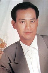 郑少秋（郑少秋饰演）