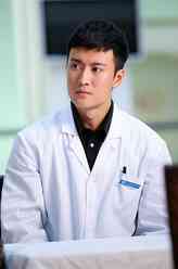 成晓峰（戚迹饰演）