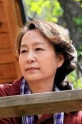 安娜妈（奚美娟饰演）