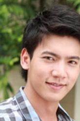 Ekkaphong Jongketkorn（Ekkaphong Jongketkorn饰演）