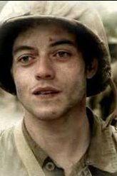 梅瑞尔·“搞砸的”·谢尔敦（拉米·马雷克饰演）