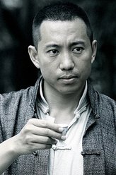 王亮（谷智鑫饰演）
