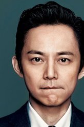 何太极（何炅饰演）