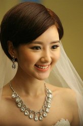 姚瑶（毛晓彤饰演）