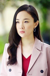 甄美仁（霍思燕饰演）