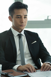 李穆勒（章涛饰演）