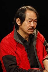 龙三爷（元华饰演）