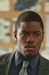 马库斯·贝尔（乔恩·迈克尔·希尔饰演）