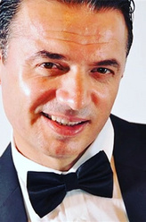 Wall Street Analyst（马科·查卡饰演）