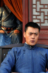 杨德龙（张桐饰演）