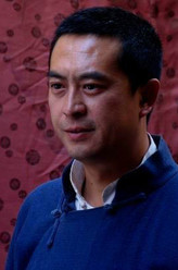何天宝（张嘉译饰演）