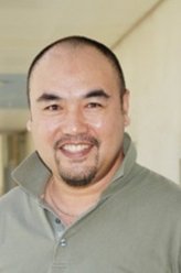 谢逊（臧金生饰演）